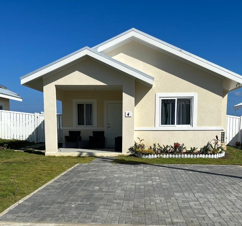 Seamist Villa @Oceanpointe Lucea Comfy 2Br W/Pool Gym & Parking Kültér fotó